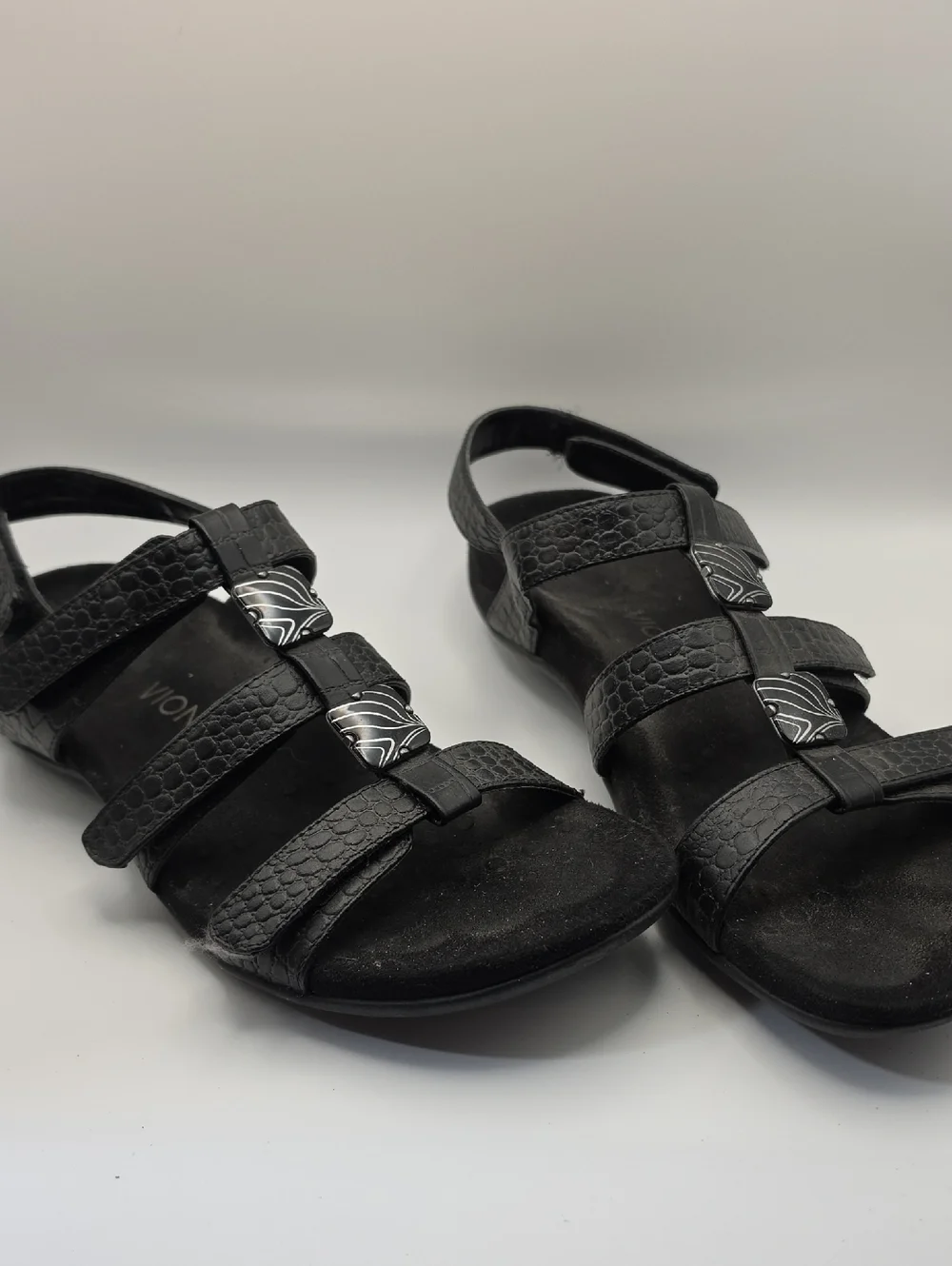 Vionic Black AMBER Sandals - Picture 1 of 5